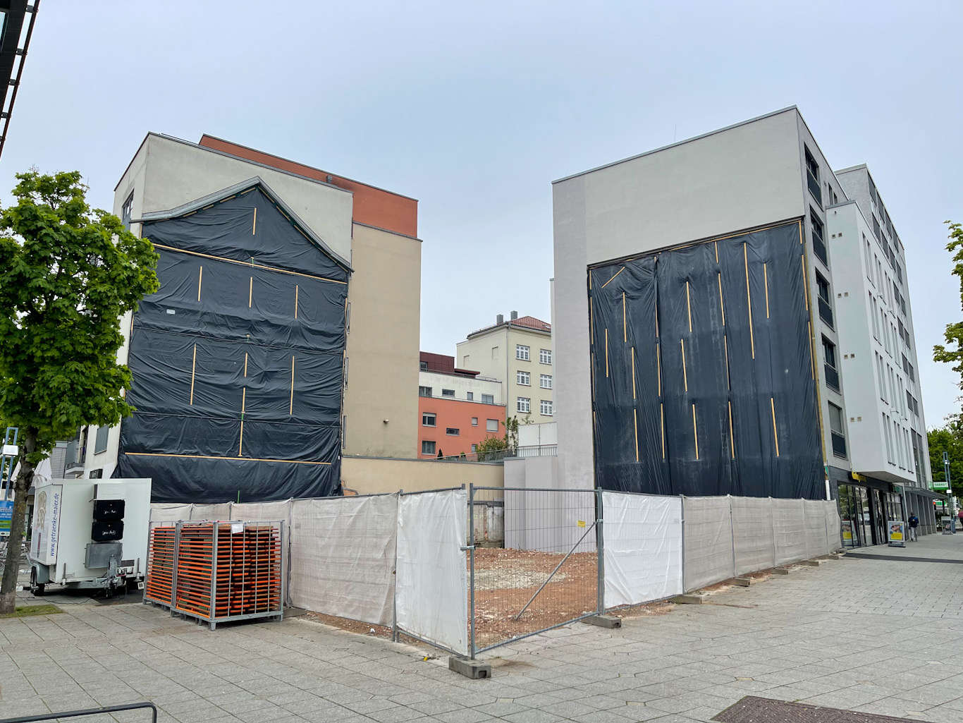 Neu-Ulm, Neubau, Petrusplatz, Mai 2022